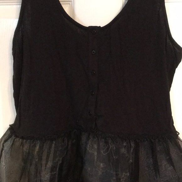 Hinge Button Tank - Picture 2 of 3